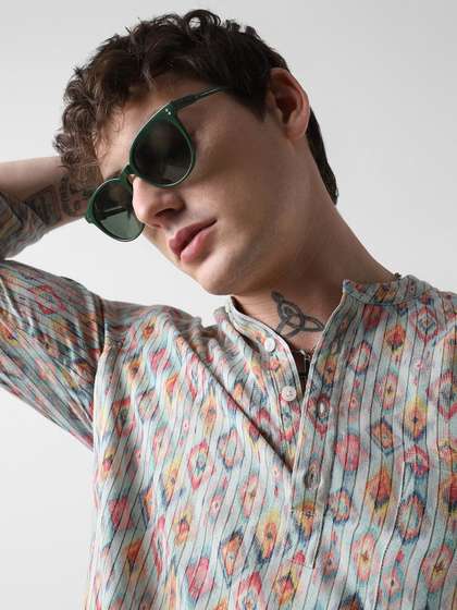 VASTRADO Geometric
                        Woven Design Mandarin Collar Straight Short
                        Republic Day Republic Day Kurta