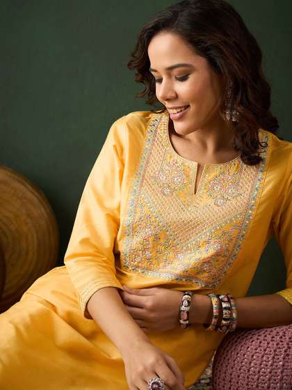 Sangria Floral Embroidered Kurta