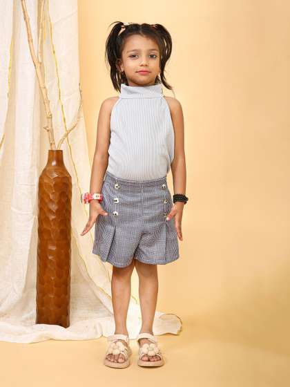 DEL LUNA Girls Mock Neck
                    Top With Shorts