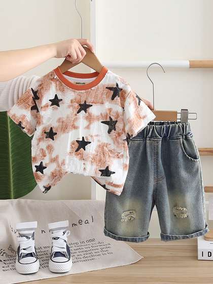 INCLUD Boys Star Printed
                    Short Sleeves T-shirt With Shorts