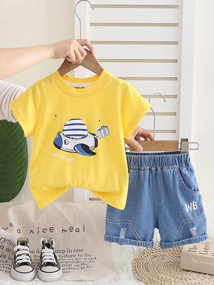 INCLUD Boys Graphic
                    Printed Round Neck T-Shirt With Shorts