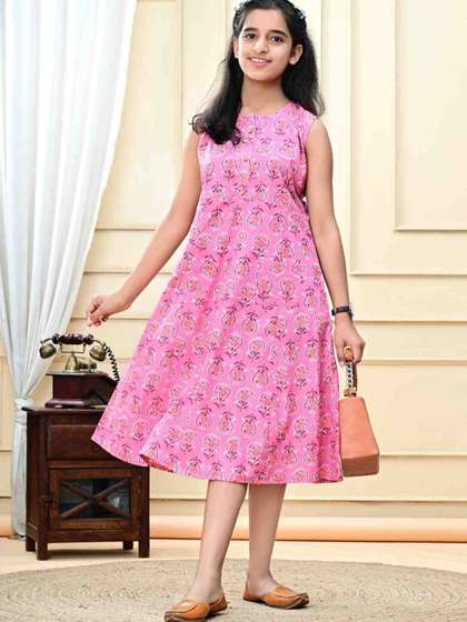 DMP FASHION Women Floral
                    Print Cotton Top