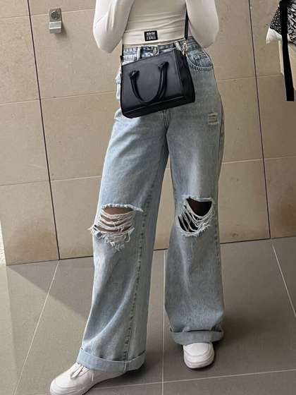 Aadvi Fashion baggy
                        Women Smart Wide Leg High-Rise Highly Distressed
                        Stretchable Jeans
