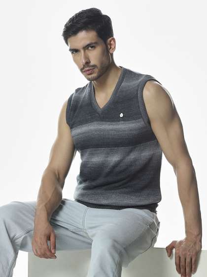 Klub Fox Men
                          Colourblocked V Neck Pullover Sweaters
