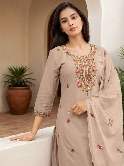 Skylee Pop Women
                        Floral Printed Kurta with Trousers &
                        Dupatta