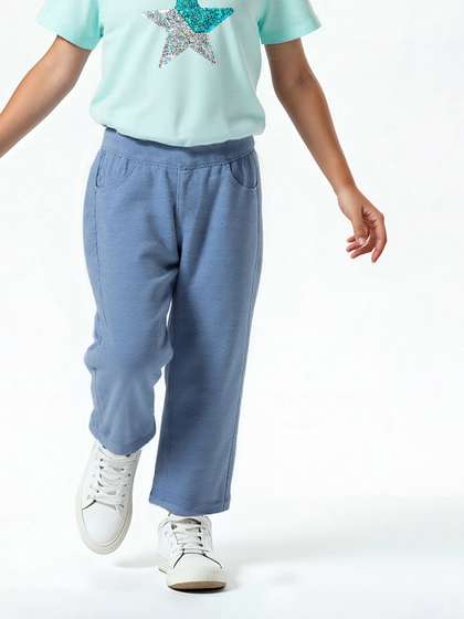 max Girls Regular Fit
                    Mid-Rise Easy Wash Cotton Parallel Trouser