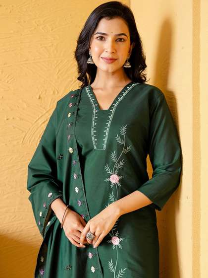 SANISA Women
                        Embroidered Silk Blend Kurta Sets With Dupatta