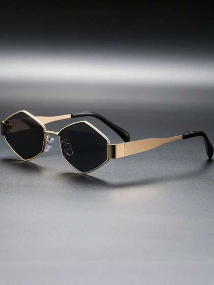 DressBerry Women
                        Black Lens & Gold-Toned Oval Sunglasses With
                        UV Protected Lens