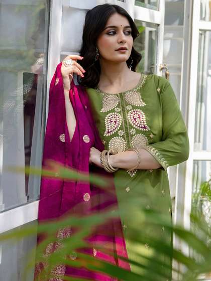 SANISA Paisley
                        Embroidered Thread Work Straight Kurta With
                        Trouser And Dupatta