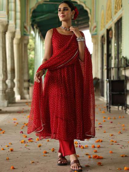 Anayna Women
                          Bandhani Printed Tiered Gotta Patti Kurta with
                          Trousers & Dupatta