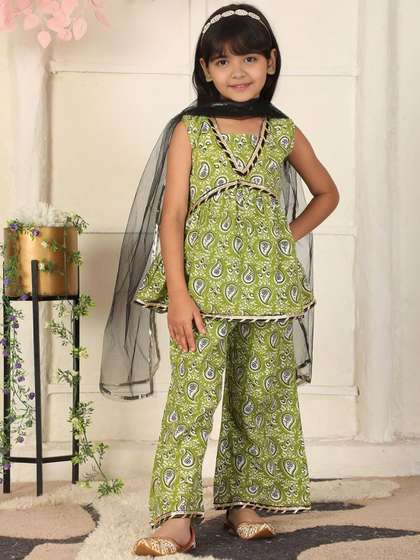 Cutiekins Girls
                      Paisley Printed Regular Gotta Patti Kurti with
                      Palazzos & Dupatta