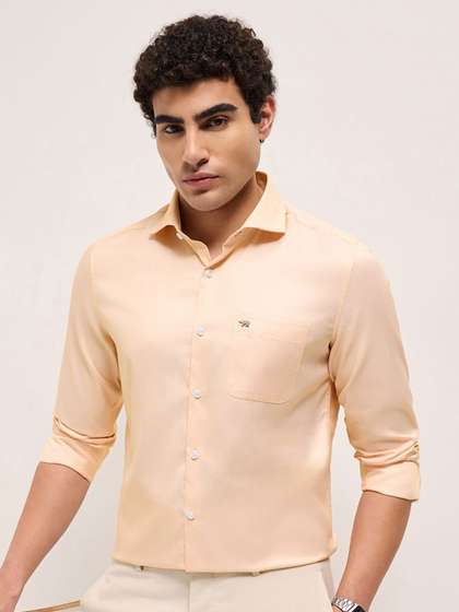 THE BEAR HOUSE Men
                        Tailored Fit Solid Spread Collar Formal Shirt