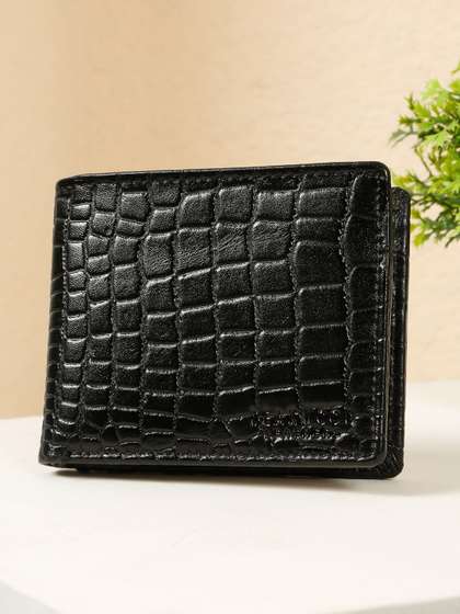 Teakwood Leathers Men
                    Textured Leather Two Fold Wallet
