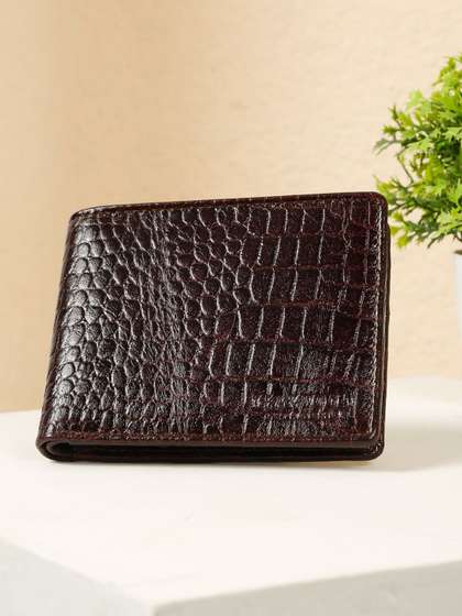 Teakwood Leathers Men
                    Textured Two Fold Wallet