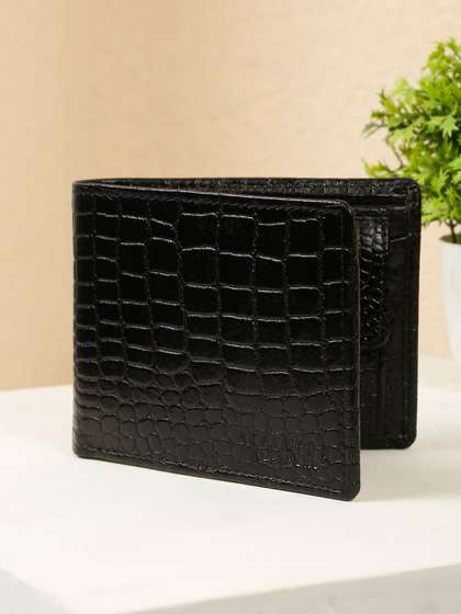 Teakwood Leathers Men
                    Textured Leather Two Fold Wallet