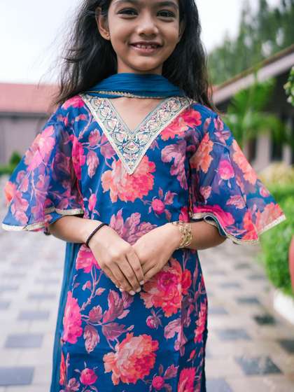 Sangria Girls Blue &
                    Pink Floral Printed Kurta with Trousers &
                    Dupatta