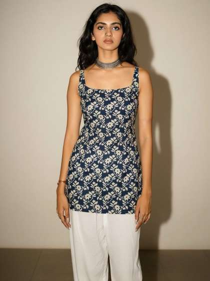 Anouk Rustic
                        Botanical Printed Square Neck Pure Cotton Kurti