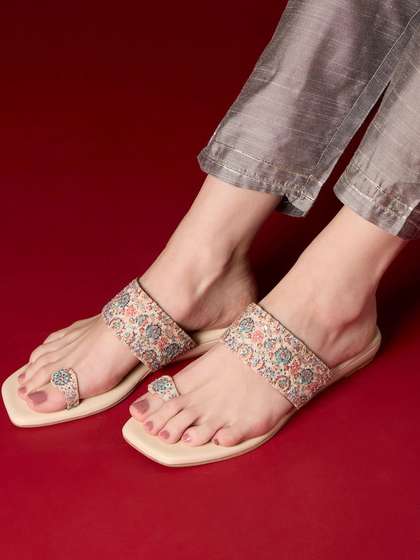 Inc 5 Women
                          Printed One Toe Flats