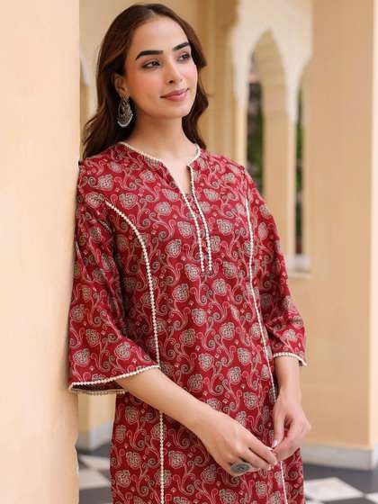 KKOUTFITS Women
                          Printed Thread Work Kurta