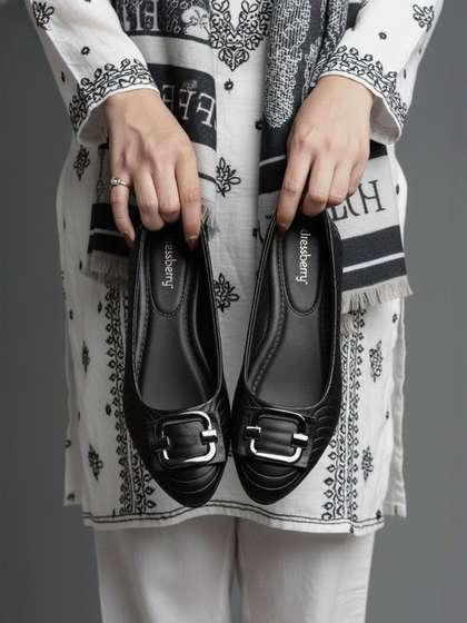 DressBerry Women
                        Core with Laser Cuts Flats