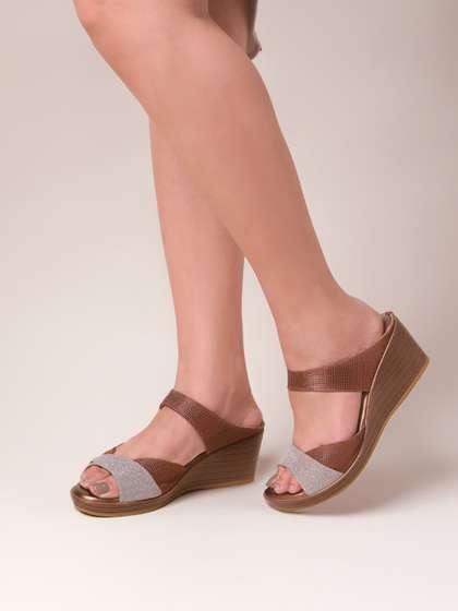 Monrow PU Wedge
                        Sandals