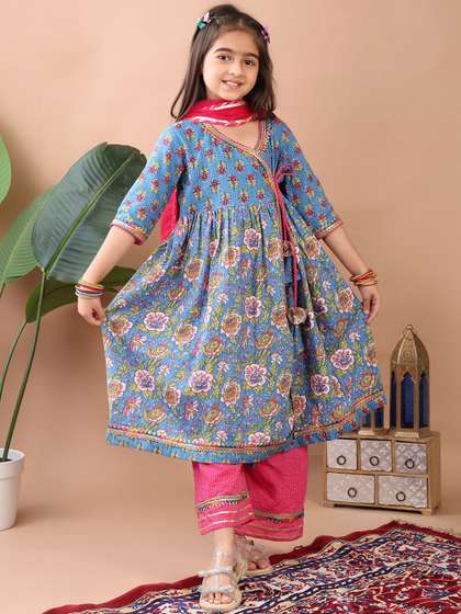 Here&Now X Kinder
                      Kids Girls Floral Printed Angrakha Pure Cotton
                      Kurta with Trousers & With Dupatta