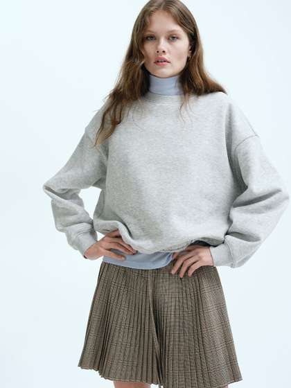 H&M Oversized
                        Sweatshirt
