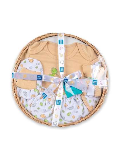 MeeMee Infants Set Of 8
                    Printed Pure Cotton Baby Apparel Gift Set