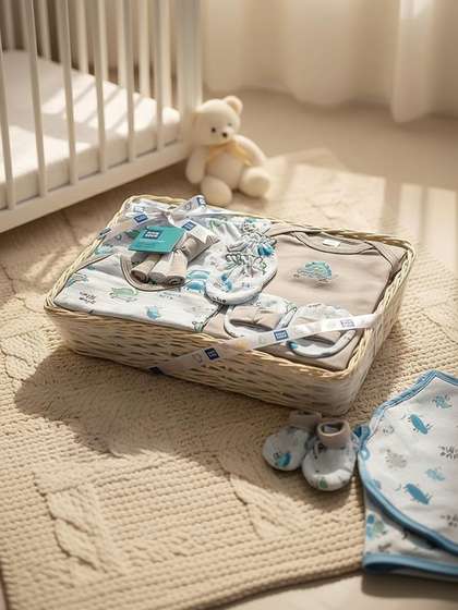 MeeMee Infants Set Of 8
                    Printed Pure Cotton Baby Apparel Gift Set