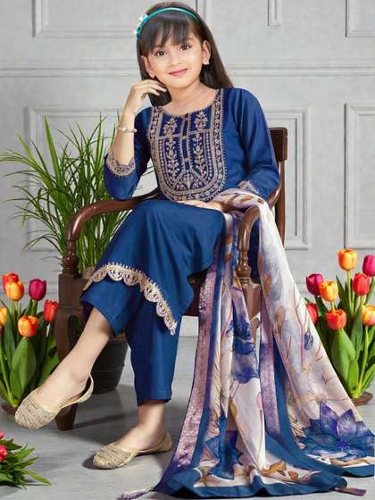 Vetrokart Girls Ethnic
                    Motifs Embroidered Regular Thread Work Kurta with
                    Trousers & With Dupatta
