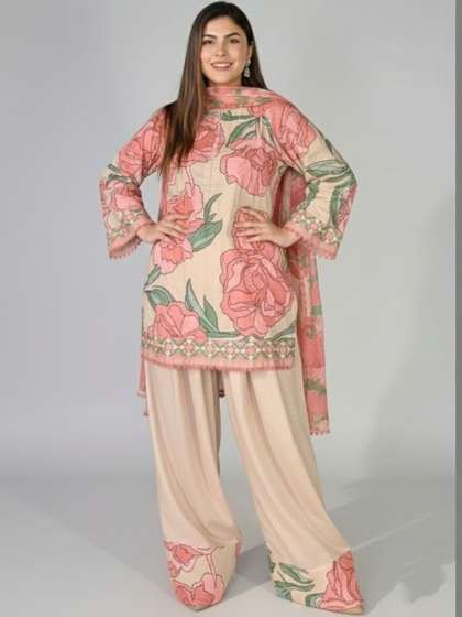 D.A.Kurtis. Women
                        Floral Printed Regular Kurta with Patiala &
                        With Dupatta
