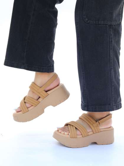 Monrow Flatform
                        Sandals with Buckles