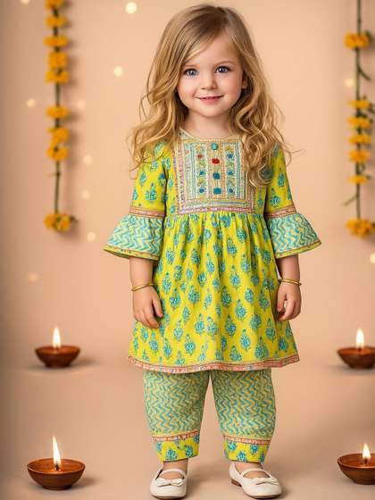 Arshia Fashions Girls
                    Ethnic Motifs Printed Empire Thread Work Kurta with
                    Trousers