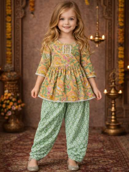 Arshia Fashions Girls
                    Floral Printed Empire Kurti with Patiala