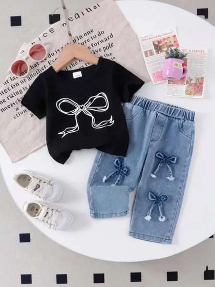 I NAINA DRESSES
                          Girls Printed T-shirt with Trousers