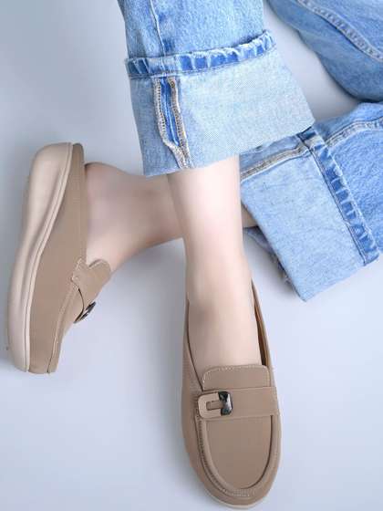 DressBerry Women
                        Textured Loafers