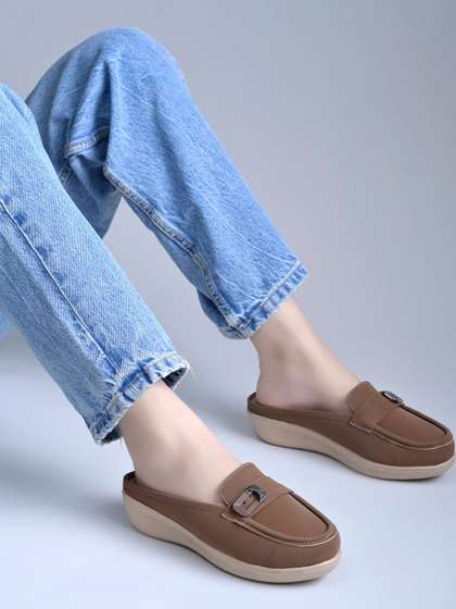 DressBerry Women
                      Textured Mules