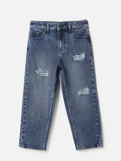 United Colors of
                      Benetton Boys Straight Fit Mid-Rise Mildly
                      Distressed Light Fade Jeans