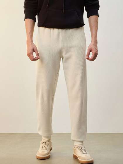 NOBERO Men Tapered
                        Fit Mid-Rise Joggers