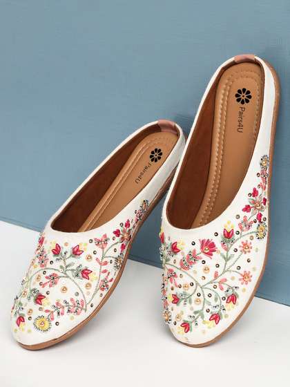Women Mojaris Flats
