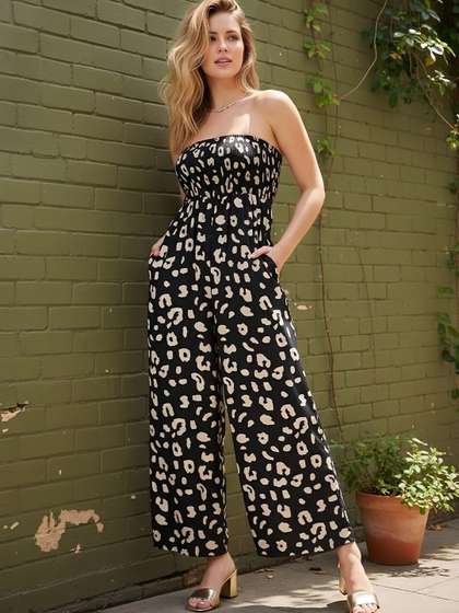 Berrylush Black Anima
                      Printed Strapless Sleeveless Wide Leg Smocked
                      Basic Jumpsuit