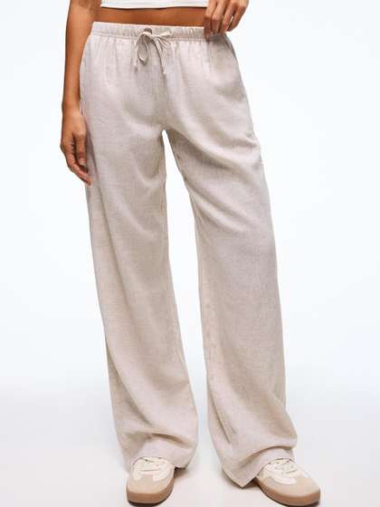 Bershka Linen blend
                        trousers with an elasticated waistband