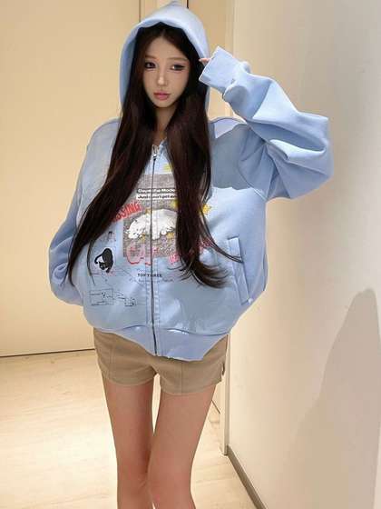 StyleCast x Revolte
                        Women Printed Hooded Sweatshirt