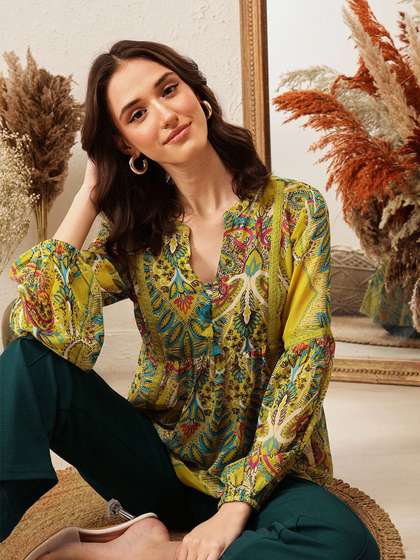 QUIERO Women Floral
                      Printed V-Neck Empire Top