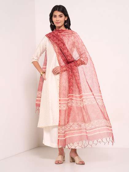 RANGMANCH BY
                          PANTALOONS Geometric Printed Dupatta With
                          Tasselled Border