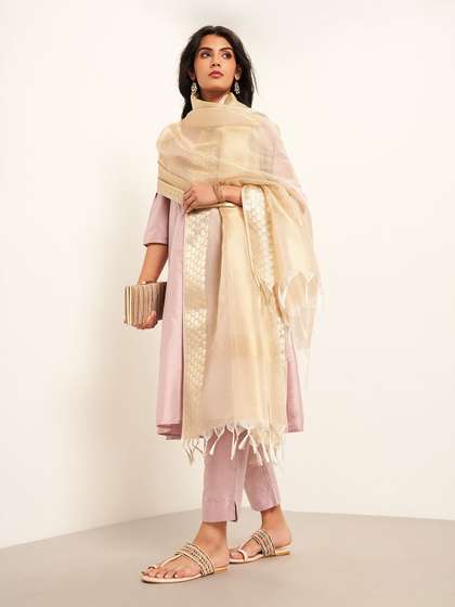 RANGMANCH BY
                        PANTALOONS Dupatta With Tasselled Border