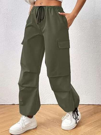 Fashion2wear Women Loose Fit Pleated High-Rise Cargos Trousers