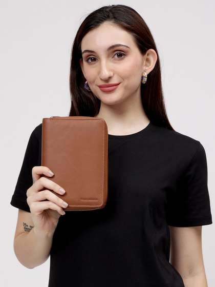Steve Jhonson Men Tan
                    Wallets