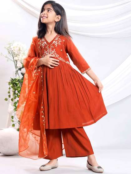 misbis Girls Floral
                      Embroidered Regular Sequinned Kurta with Palazzos
                      & With Dupatta