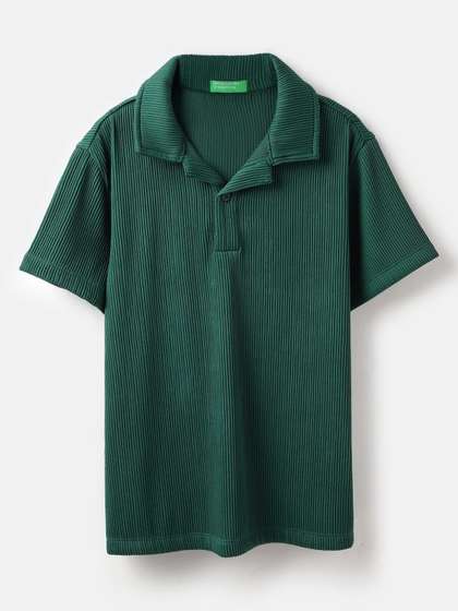 United Colors of
                    Benetton Regular Fit Polo Neck Textured T-shirt